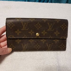 Louis Vuitton Sarah bifold long wallet.